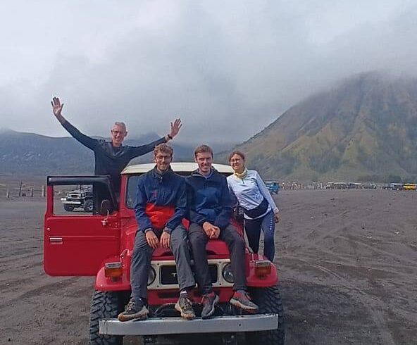 Open Trip Tumpak Sewu Malang Bromo Get on Explore | Sewa Jeep untuk Explore Bromo