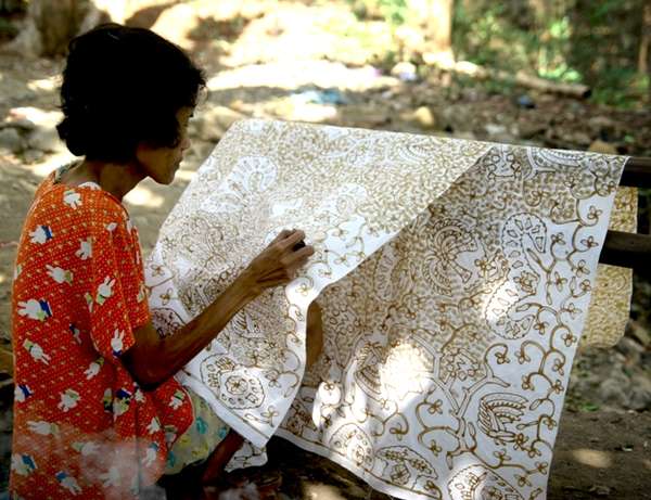 Authentic Indonesia Travel Experiences-Batik Yogyakarta