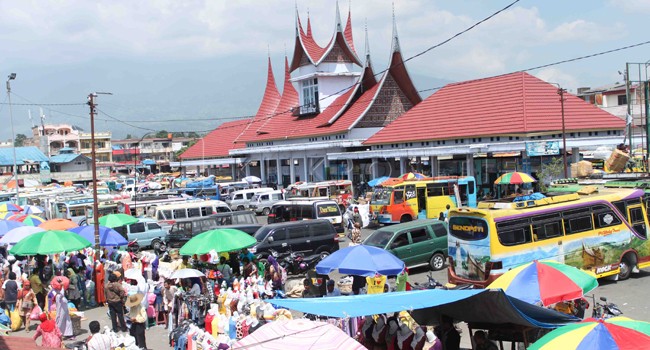 Authentic Indonesia Travel Experiences-Sunday Market at Bukittinggi