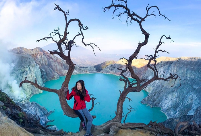 Authentic Indonesia Travel Experiences-blue fire ijen