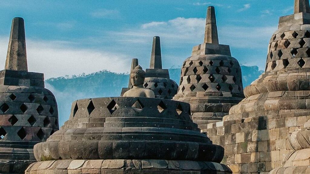 Authentic Indonesia Travel Experiences-borobudur